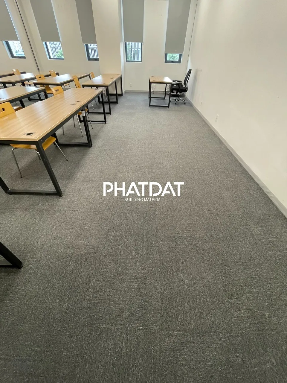 Lát sàn thảm tấm vuông Interflor đại học Việt Đức