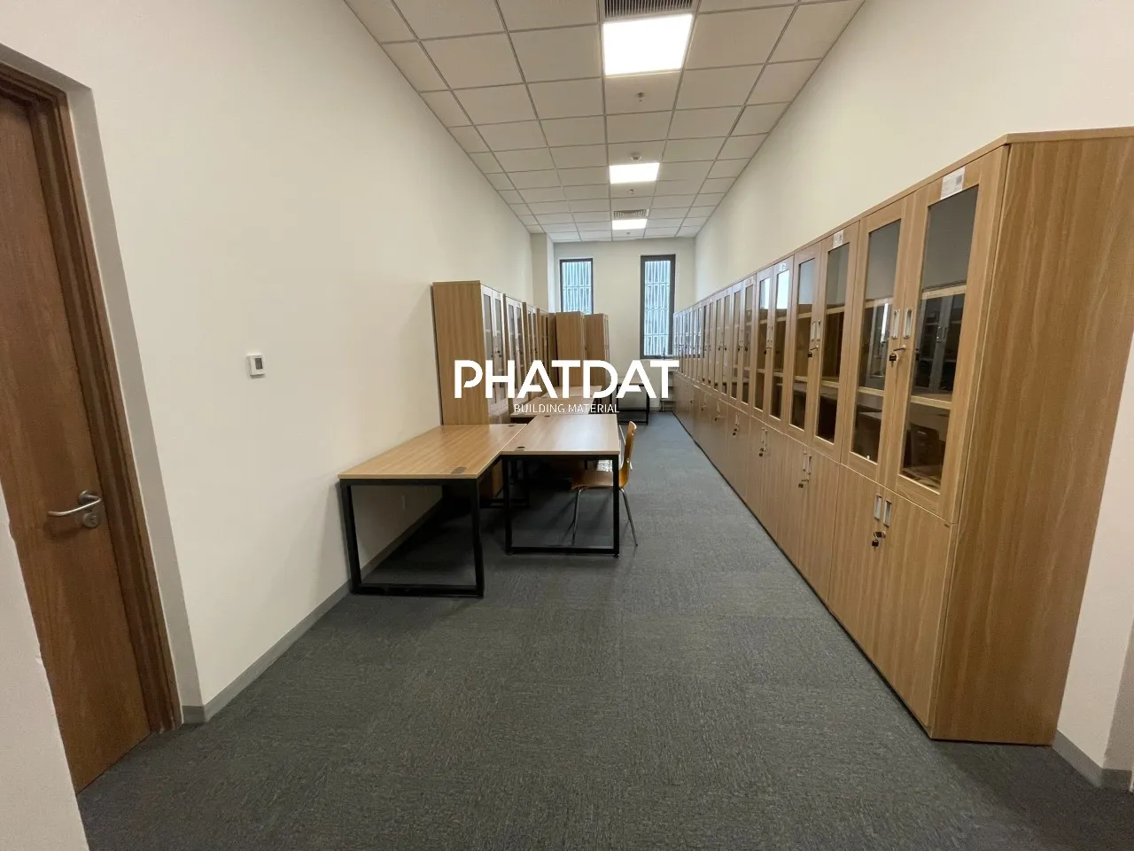 Thi công thảm sàn Interflor ST05 ĐH Việt Đức