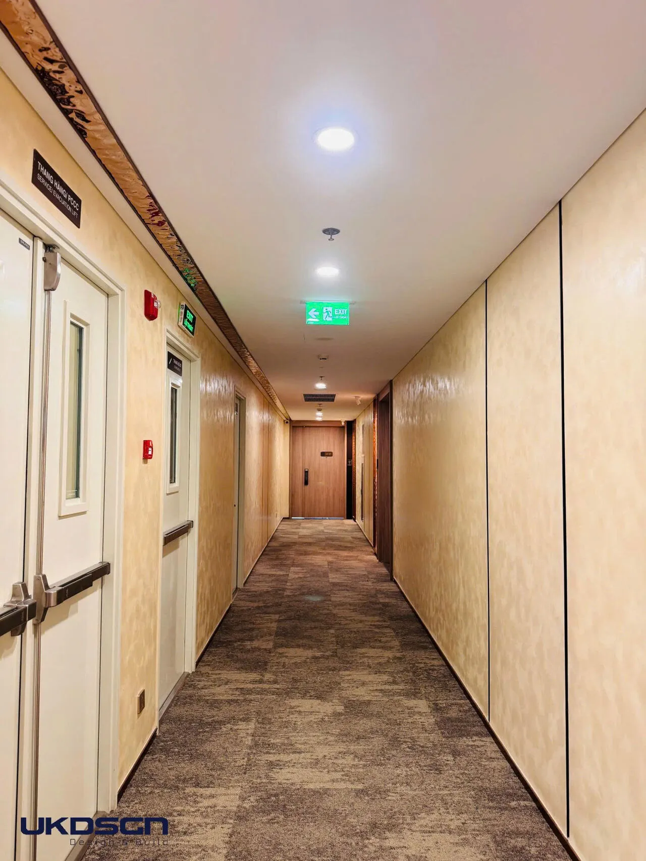 Thảm lót hành lang rất đẹp. Tổng thầu UKDSGN. Thầu phụ sàn thảm Phát Đạt Group